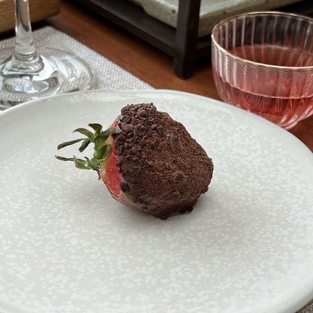 24층 호텔 라운지에서 서울 도심뷰 애프터눈티🍓🤍