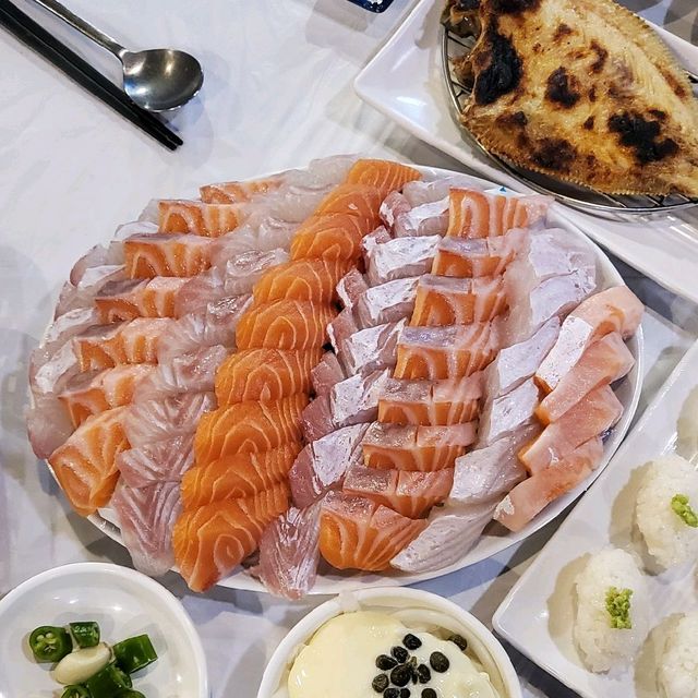 연어 옆에 연어, 우연 횟집
