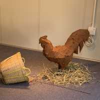 廢鐵製成的牛像、鳥像和豬像｜南丫說