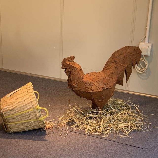 廢鐵製成的牛像、鳥像和豬像｜南丫說