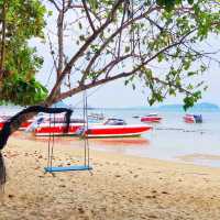 ชมหาดสวย ที่เต็มไปด้วยเรือมากมาย