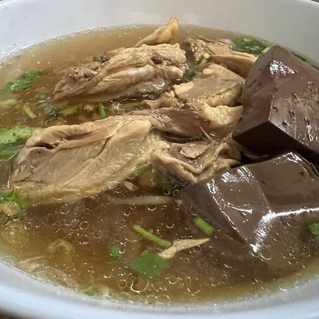 บะหมี่เป็ด ร้านอร่อยยาวนานกว่า 50 ปี