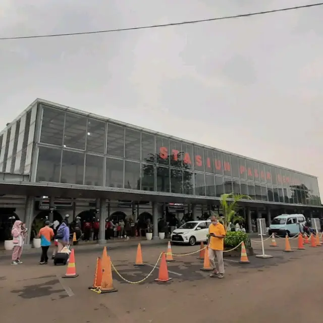 Stasiun Kereta Api Pasar Senen