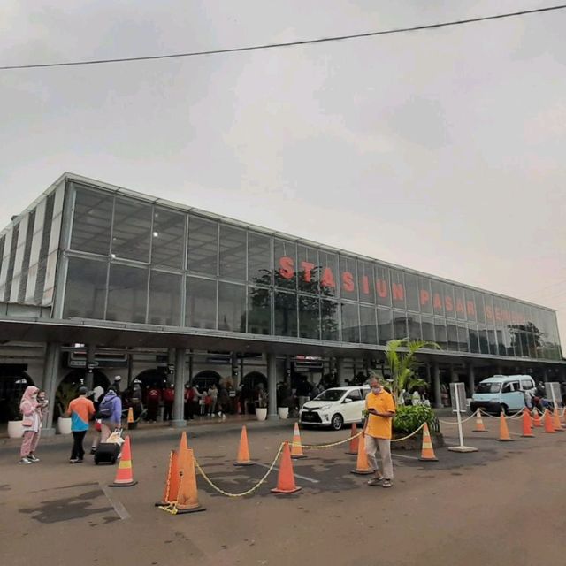 Stasiun Kereta Api Pasar Senen