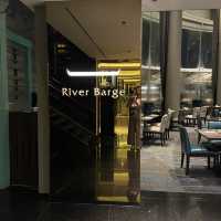 The river barge ห้องอาหารหรูติดริมน้ำเจ้าพระยา