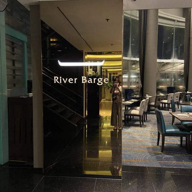 The river barge ห้องอาหารหรูติดริมน้ำเจ้าพระยา