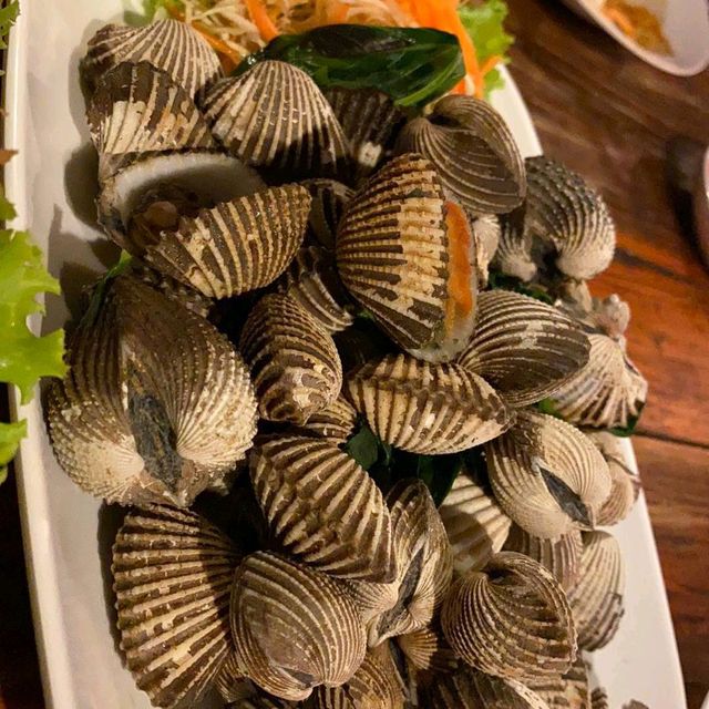Papaya Mom (ส้มตำเข็มทอง) 