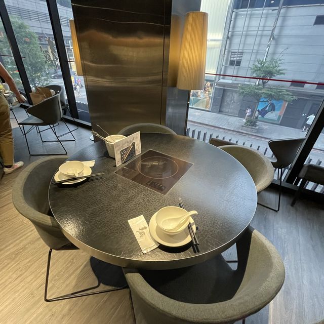 台北信義區麻辣火鍋吃到飽🍲好吃、多樣、豐富、美味！
