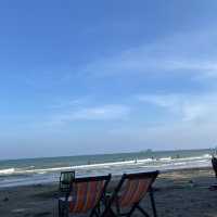 ชิวๆริมชายหาด สวนสนประดิพัทธ์ 
