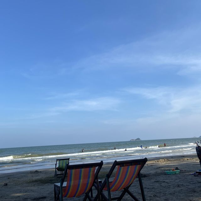 ชิวๆริมชายหาด สวนสนประดิพัทธ์ 
