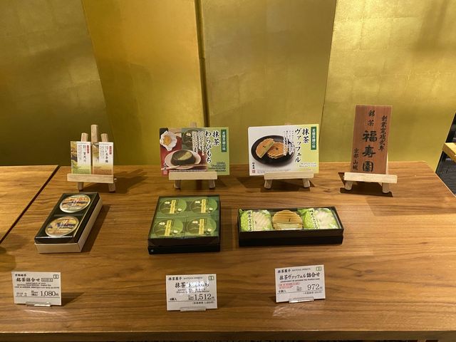 『ホテル京阪 京都八条口』共有スペースとフロント周辺