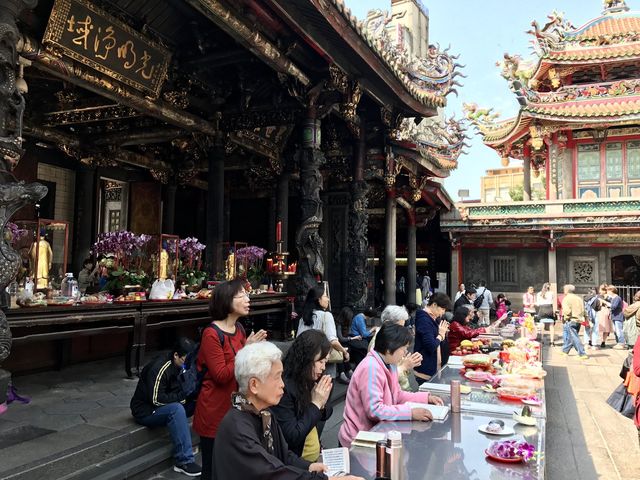 【台湾】台湾一のパワースポット！龍山寺をご紹介