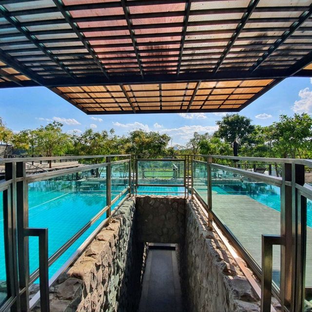 โรงแรมสวยที่กาญจนบุรี มีอ่างจากุชชี่ราคาดี!