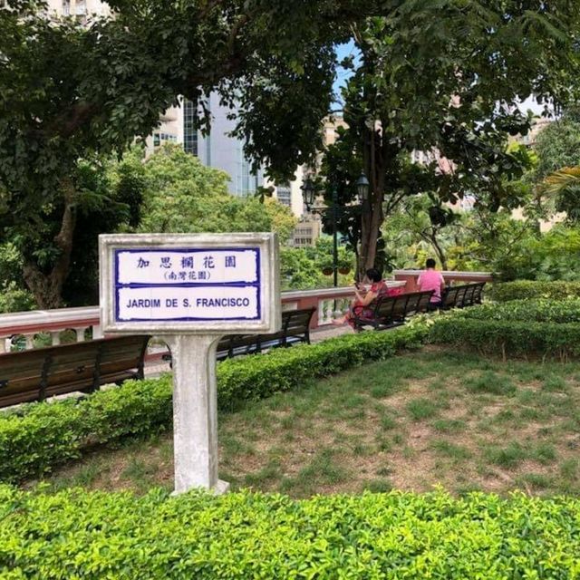 葡式葡色～粉紅，粉綠，蛋黃