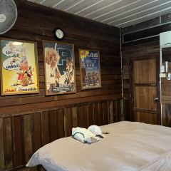 Si Yaek Huatakhe Cafe & Guesthouse User Photo