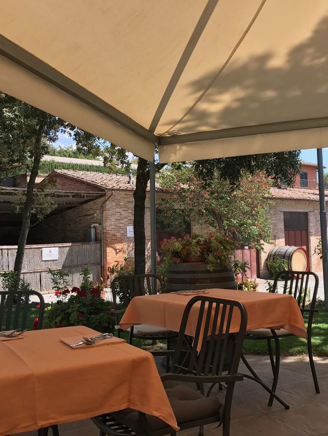 Going to Cantine- Winery in Montepulciano 