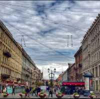 Strolling the streets of St. Petersburg 😍