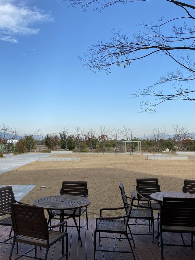 전시회 보며 문화 생활도 하고, 산책하기도 좋은 이곳! 부산현대미술관
