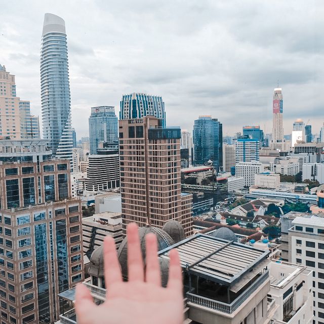 ไปนอนโรงแรมท่ามกลางตึกกัน🏢