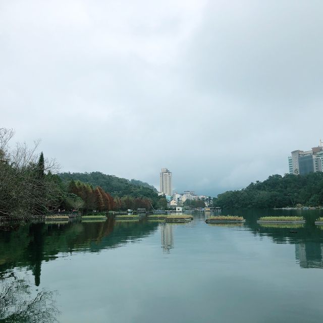 煙雨濛濛日月潭