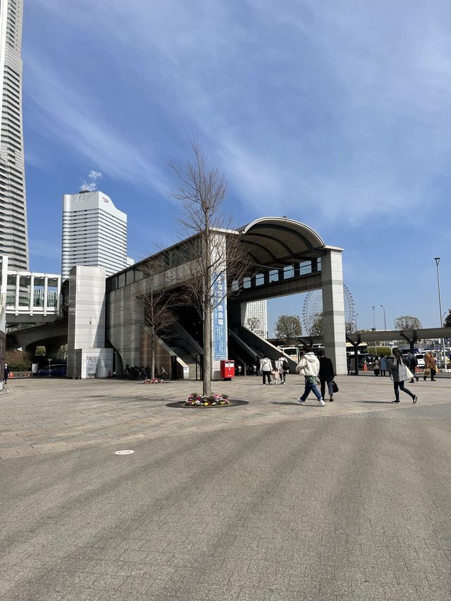 【桜木町駅前】