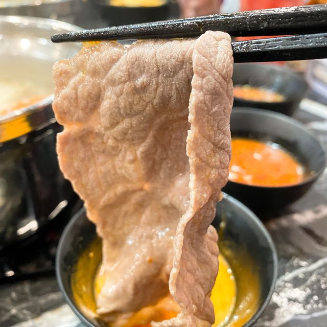 @Mong Kok Sukiyaki มาเปิดที่ฟิวเจอร์แล้วค่า🍲🍰🥟
