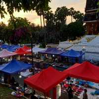 เดินเที่ยวตลาดมืด หลวงพระบาง