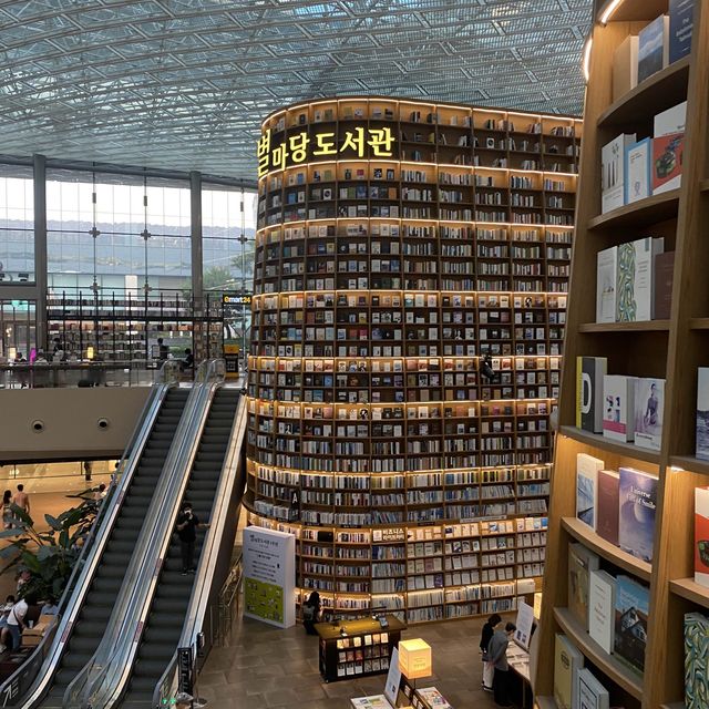 Amazing view of Starfield Library