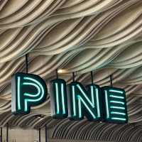 Pine beach bar : คาเฟ่ใน intercontinental phuket 
