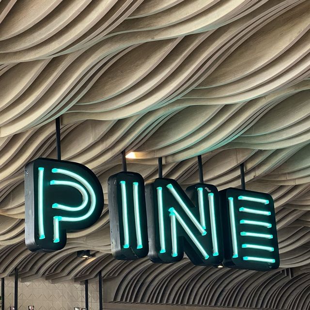 Pine beach bar : คาเฟ่ใน intercontinental phuket 