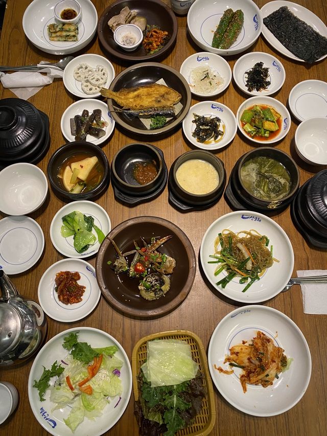 🇰🇷韓国 / ソウル 大人気の韓定食のお店✨おかずが20品以上なのに一人2000円！？ 산들해반포