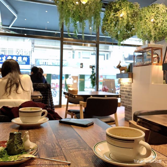台北信義區早午餐｜在城市中找到清新綠活的環境～必吃抹茶蛋糕！