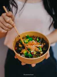 【#九龍灣美食：工廈激抵食酸辣粉🌶✨】