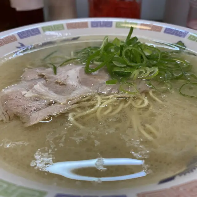 290円で食べる福岡の美味しいとんこつラーメン