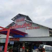 เดินช้อปที่ตลาดสดแฮปปี้แลนด์ใหม่