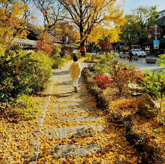 전주 한옥마을의 단풍뷰 아이스크림 카페 '소복'