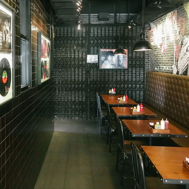 Rock Me Burger - ร้านเบอร์เกอร์สุดฮิตชาวเชียงใหม่