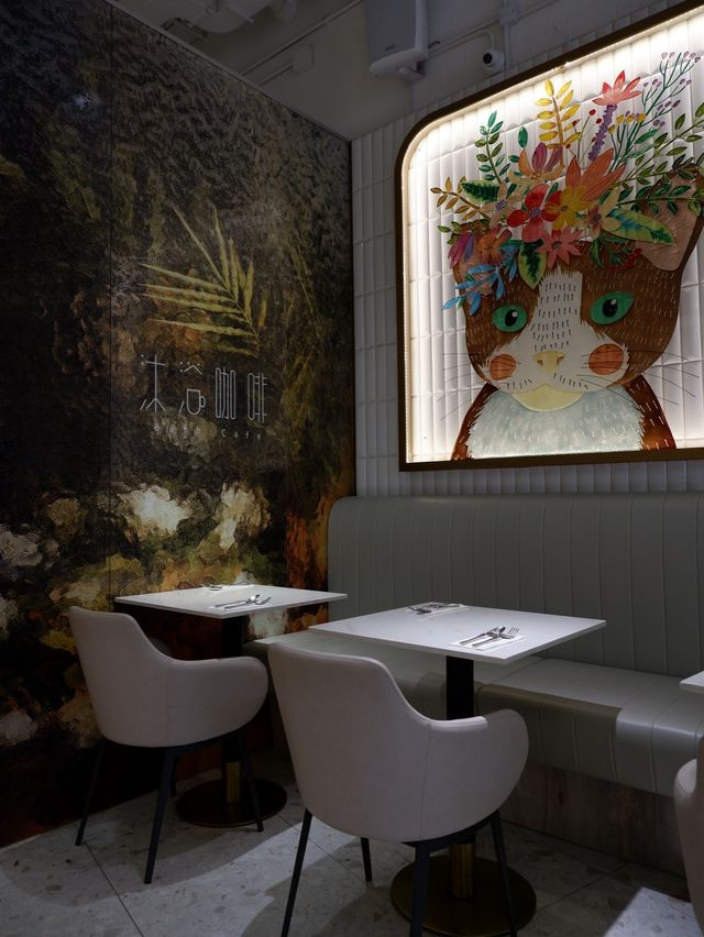 沐浴於樹林與陽光的小黃鴨cafe