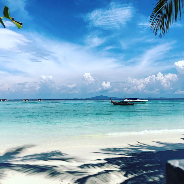 ชมทั้งพระอาทิตย์ขึ้นและพระอาทิตย์ตกที่เกาะ Phi Phi