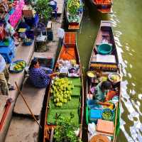 FLOATING MARKET