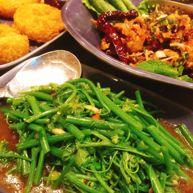 紫的國度💜 NARA Thai Cuisine 泰式料理 台北統一時代店