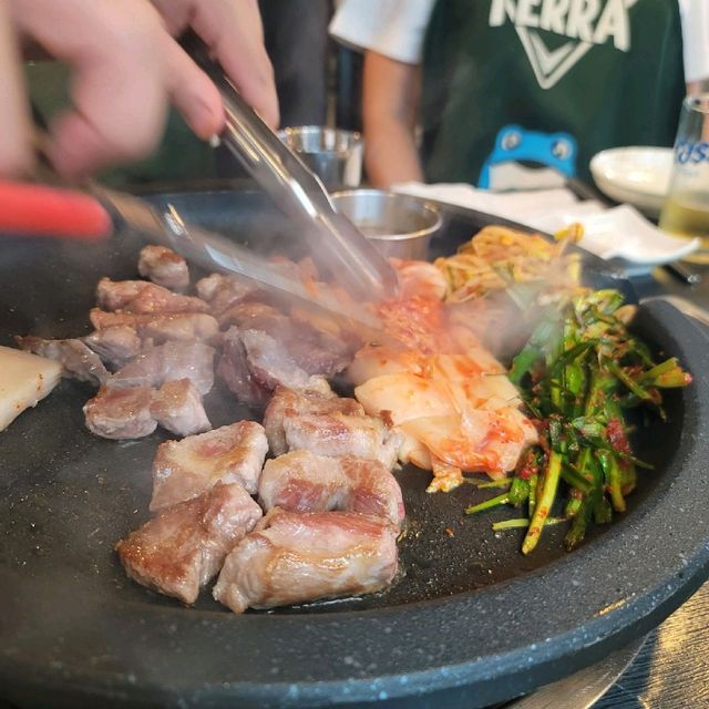 비오는 날 실내데이트는 삼겸살맛집 제주토종흑돼지