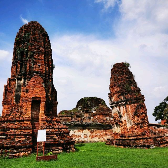 ร่องรอยของอดีตของความเจริญรุ่งเรือง วัดมหาธาตุ