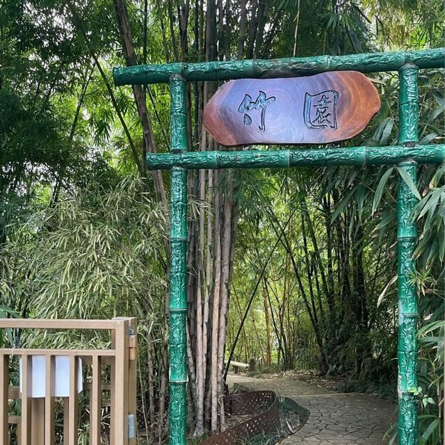 有花有得意動物的市肺 - 香港動植物公園