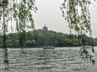 West Lake in Hangzhou China 🇨🇳 