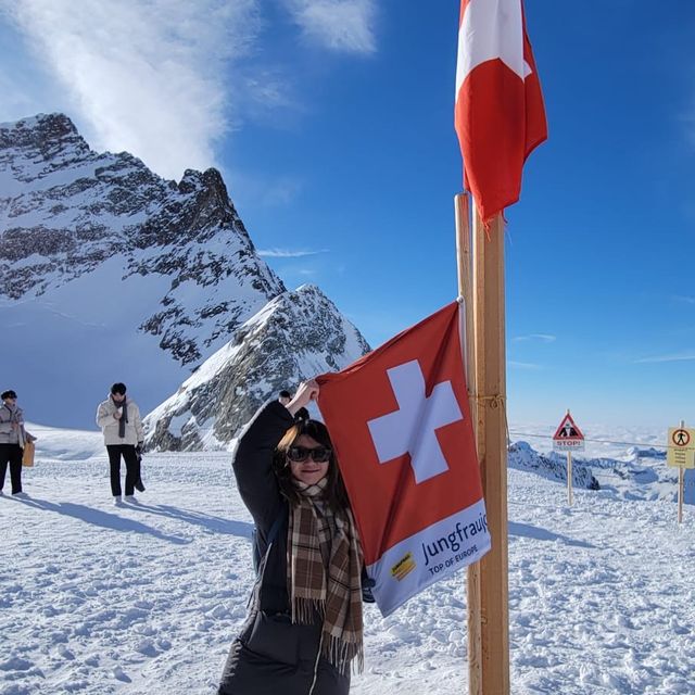 登上全歐洲最高嘅雪山🏔️少女峰👩🏻