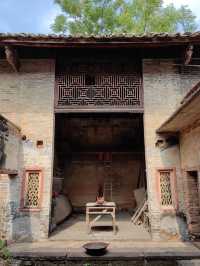 Guangdong Yunan Lanzhai Village Yuanquan Public Mansion