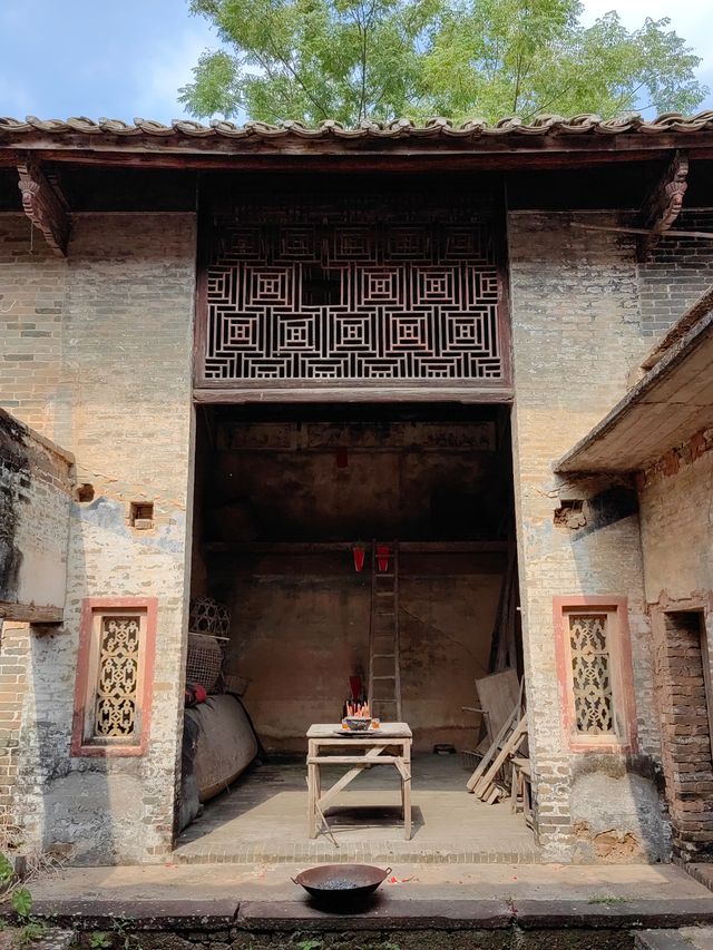 Guangdong Yunan Lanzhai Village Yuanquan Public Mansion