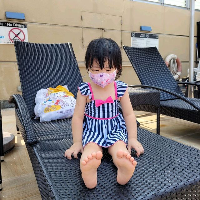 小朋友最喜歡去酒店泳池玩水
