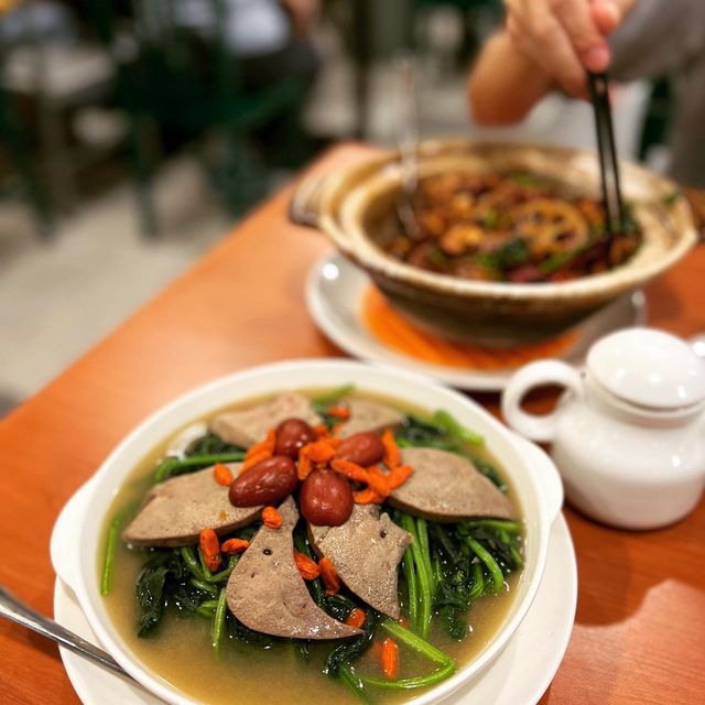 美味的麻辣雞煲